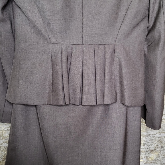 Calvin Klien Gray Blazer Skirt set size 2 - Picture 5 of 11